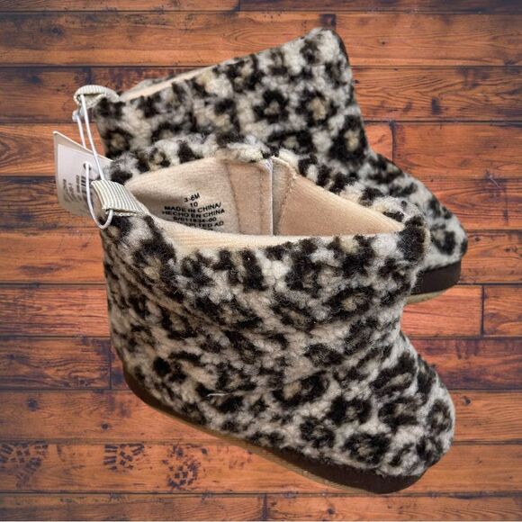 Old Navy Sherpa Quilted Cheetah Print Booties Baby Girl 3-6 Months- New - Picture 1 of 7